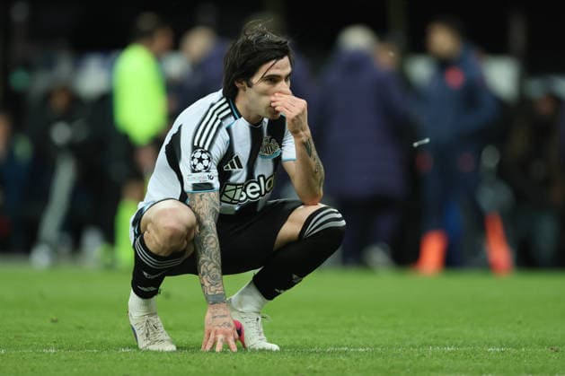 Newcastle United FC v FC Barcelona, Barca - UEFA Champions League 2025 26 Round of 16 First Leg Sandro Tonali of Newcastle United looks dejected during the UEFA Champions League 2025 26 Round of 16 First Leg match between Newcastle United FC and FC Barcelona at St James Park on March 10, 2026 in Newcastle upon Tyne, England. WARNING! This Photograph May Only Be Used For Newspaper And Or Magazine Editorial Purposes. May Not Be Used For Publications Involving 1 player, 1 Club Or 1 Competition Without Written Authorisation From Football DataCo Ltd. For Any Queries, Please Contact Football DataCo Ltd on +44 (0) 207 864 9121 Newcastle upon Tyne St. James Park England United Kingdom Copyright: xAllstarxPicturexLibraryxLtdx