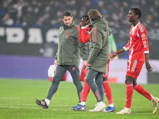 Alphonso Davies FC Bayern Munich injured during the UEFA Champions League 2025 26 Round of 16 First Leg match between Atalanta BC and FC Bayern Munich at Stadio di Bergamo on March 10, 2026 in Bergamo, Italy Photo by Harry Langer DeFodi Images