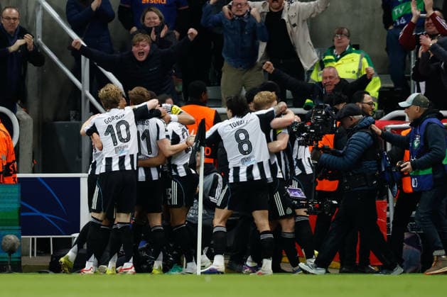 Newcastle United v Barcelona, Champions League Harvey Barnes of Newcastle United celebrates with his team mates after scoring the first goal of the game 1-0 during the Champions League match between Newcastle United and Barcelona at St. James s Park, Newcastle, UK on 10 March 2026. Newcastle St. James s Park Tyne and Wear UK Editorial use only , Copyright: xCraigxCowanx PSI-23867-0085