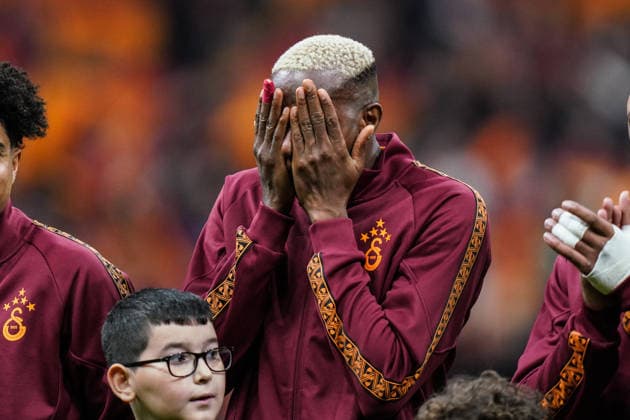 Galatasaray v Liverpool - UEFA Champions League ISTANBUL, TURKIYE - MARCH 10: Victor Osimhen of Galatasaray became emotional as fans displayed a choreography dedicated to his mother at the end of the UEFA Champions League round of 16 first leg match between Galatasaray and Liverpool at RAMS Park in Istanbul, Turkiye, on March 10, 2026. Hakan Akgun Anadolu Istanbul Turkey. Editorial use only. Please get in touch for any other usage.  Copyright: x2026xAnadoluxHakanxAkgunx