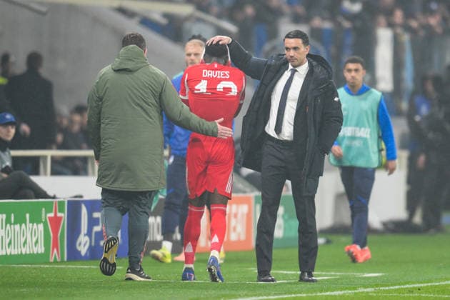 Soccer, Champions League, 20260310, Atalanta Bergamo FC Bayern Munich In the picture Injury, f l Alphonso DAVIES Bayern, 19 , Coach Bergamo Raffaele PALLADINO Bergamo New Balance Arena Lombardy Italy Copyright: Passion2Press MarkusxFischerx