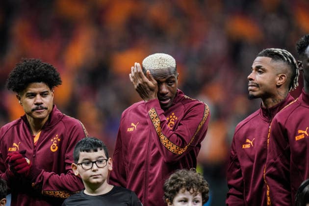 Galatasaray v Liverpool - UEFA Champions League ISTANBUL, TURKIYE - MARCH 10: Victor Osimhen (C) of Galatasaray became emotional as fans displayed a choreography dedicated to his mother at the end of the UEFA Champions League round of 16 first leg match between Galatasaray and Liverpool at RAMS Park in Istanbul, Turkiye, on March 10, 2026. Hakan Akgun Anadolu Istanbul Turkey. Editorial use only. Please get in touch for any other usage.  Copyright: x2026xAnadoluxHakanxAkgunx