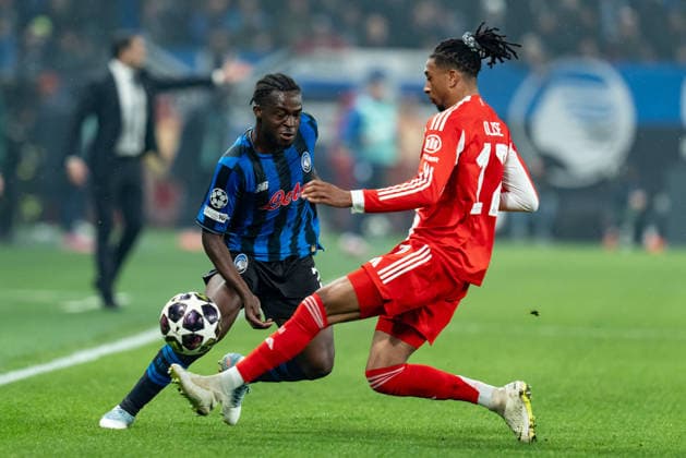 Atalanta BC v Bayern Munchen - UEFA Champions League Kamaldeen Sulemana of Atalanta BC and Michael Olise of FC Bayern Munchen compete for the ball during the serie UEFA Champions League 2025 26 Round of 16 match between Atalanta BC and FC Bayern Munchen at Gewiss Stadium on March 10, 2026 in Bergamo, Italy Bergamo Gewiss Stadium Bergamo Italy Copyright: xGiuseppexMaffiax 260310_UCL_Atalanta-BayernMunchen_GM_05124