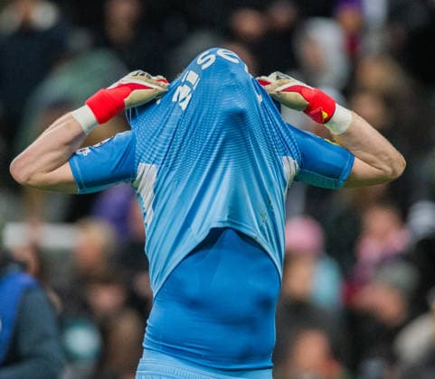 Newcastle United v Barcelona, Champions League, Football, St. James Park, Newcastle UK - 10 Mar 2026 Aaron Ramsdale of Newcastle United dejected after conceding penalty scored by Lamine Yamal of Barcelona Newcastle St. James Park Tyne and Wear UK, UK NEWSPAPERS OUT Copyright: xAdamxCookx