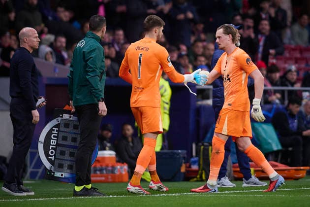 Atletico de Madrid v Eintracht Francfort - UEFA Champions League 2025 2026 - Round of 16, 1st leg Tottenham Hotspur s Antonin Kinsky (R) dejected and Guglielmo Vicario during Champions League 2025 2026, round of 16, 1st leg, March 10 ,2026. (ALTERPHOTOS Ropero) MadridSpain  Copyright: xRoperox