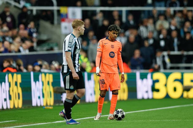 Newcastle United v Barcelona, Champions League Lamine Yamal of Barcelona holds up play during the Champions League match between Newcastle United and Barcelona at St. James s Park, Newcastle, UK on 10 March 2026. Newcastle St. James s Park Tyne and Wear UK Editorial use only , Copyright: xCraigxCowanx PSI-23867-0138