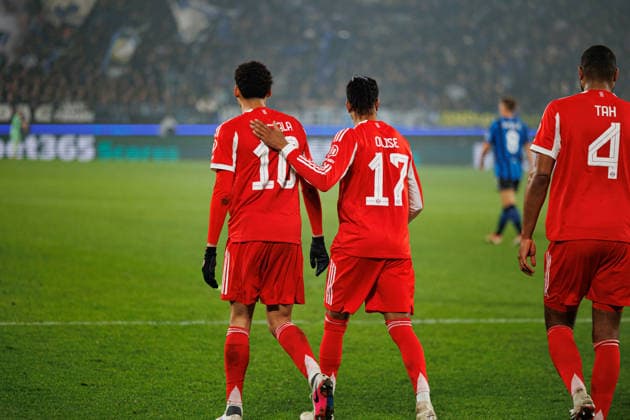 Jamal Musiala and Michael Olise seen celebrating after goal during Champions League Round of 16 game between teams of Atalanta Bergamo and Bayern Munchen (Maciej Rogowski Ball Raw Images) Bergamo Estadio Atleti Azzurri d Italia Italy Copyright: xMaciejxRogowskix maciejrogowski_atalanta_bayern_2526_ROG5403