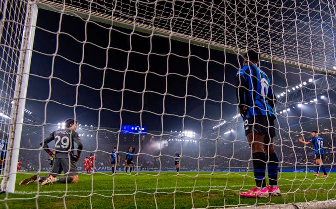 10 03 2026, Football UEFA Champions League 2025 2026 Round of 16, Atalanta Bergamo FC Bayern Munich, in the New Balance Arena Bergamo, Italy , Goalkeeper Marco Carnesecchi Atalanta Bergamo shocked on the ground, after conceding another goal, the score is 0 5 re Yunus Musah Atalanta Bergamo