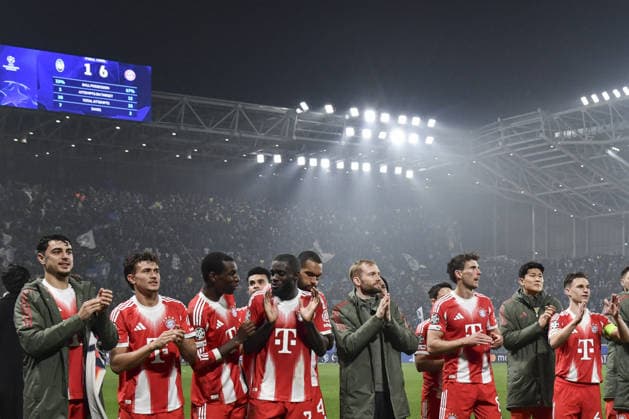 Atalanta v Bayern Munchen - UEFA Champions League BERGAMO, ITALY - MARCH 10: Bayern Munchen s players greet fans at the end of the UEFA Champions League round of 16 first leg football match between Atalanta and Bayern Munchen at the Stadio di Bergamo, Italy, on March 10, 2026. Bayern Munchen defeated Atalanta 6-1. Isabella Bonotto Anadolu Bergamo Italy. Editorial use only. Please get in touch for any other usage.  Copyright: x2026xAnadoluxIsabellaxBonottox