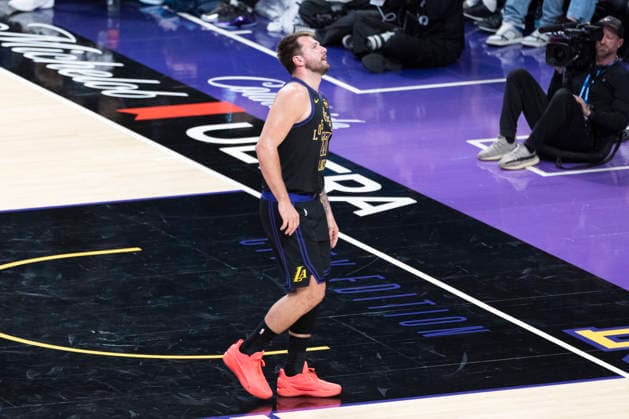 March 10, 2026, Los Angeles, California, USA: Los Angeles LakersÃ¢â‚¬â ¢ Luka DonÄÂiÄ¡ (77) reacts after being injured during an NBA, Basketball Herren, USA basketball game against the Minnesota Timberwolves at Crypto.com Arena on Tuesday, March 10, 2026 in Los Angeles. NBA 2026: Timberwolves Vs Lakers  - ZUMAc68_ 20260310_zaf_c68_057 Copyright: xRingoxChiux