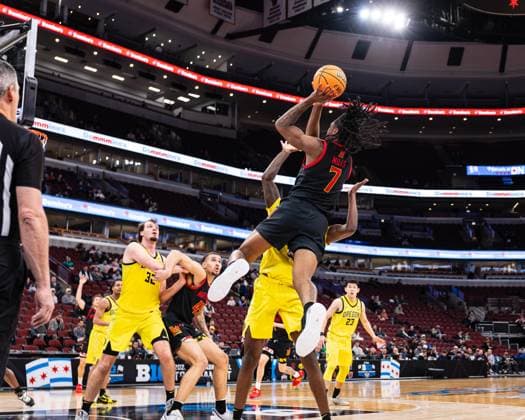 March 10, 2026, Chicago, Illinois, USA: Maryland men s basketball player ANDRE MILLS shoots a jumpshot during the first round game of the Big Ten Men s Basketball Tournament against Oregon at the United Center. Chicago USA - ZUMAw173 20260310_zsp_w173_004 Copyright: xLukexWelshx