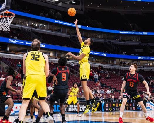 March 10, 2026, Chicago, Illinois, USA: Oregon men s basketball player KWAME EVANS JR. shoots a floater during the first half of the Big Ten Tournament first round game against Maryland at the United Center. Chicago USA - ZUMAw173 20260310_zsp_w173_012 Copyright: xLukexWelshx