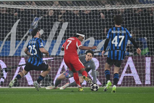 Serge Gnabry of F.C. Bayern Munchen scores the goal for 0-3 during the UEFA Champions League 2025 26 League Round of 16 First Leg match between Atalanta B.C. v Bayern Munchen at the Bergamo Stadium on March 10, 2026 in Bergamo, Italy.  Copyright: xDomenicoxCippitelli IPAxSportx xipa-agency.netx xx IPA_72681399 IPA_Agency_IPA72681399