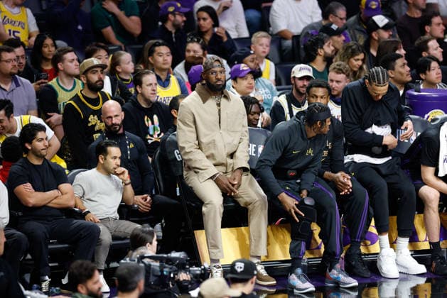 LOS ANGELES, CA - MARCH 10: Los Angeles Lakers forward LeBron James (23) sits on the bench during the Minnesota Timberwolves vs Los Angeles Lakers game on March 10, 2026, at Crypto.com Arena in Los Angeles, CA. (Photo by Jevone Moore Icon Sportswire) NBA, Basketball Herren, USA MAR 10 Minnesota Timberwolves at Los Angeles Lakers EDITORIAL USE ONLY Icon20260310043