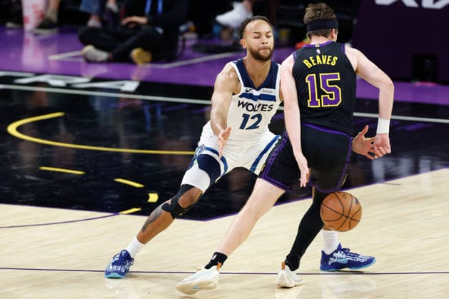 LOS ANGELES, CA - MARCH 10: Los Angeles Lakers guard Austin Reaves (15) dribbles behind his back during the Minnesota Timberwolves vs Los Angeles Lakers game on March 10, 2026, at Crypto.com Arena in Los Angeles, CA. (Photo by Jevone Moore Icon Sportswire) NBA, Basketball Herren, USA MAR 10 Minnesota Timberwolves at Los Angeles Lakers EDITORIAL USE ONLY Icon20260310061