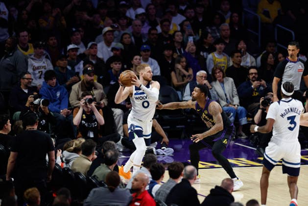 LOS ANGELES, CA - MARCH 10: Minnesota Timberwolves guard Donte DiVincenzo (0) looks to make a move in the corner during the Minnesota Timberwolves vs Los Angeles Lakers game on March 10, 2026, at Crypto.com Arena in Los Angeles, CA. (Photo by Jevone Moore Icon Sportswire) NBA, Basketball Herren, USA MAR 10 Minnesota Timberwolves at Los Angeles Lakers EDITORIAL USE ONLY Icon20260310007