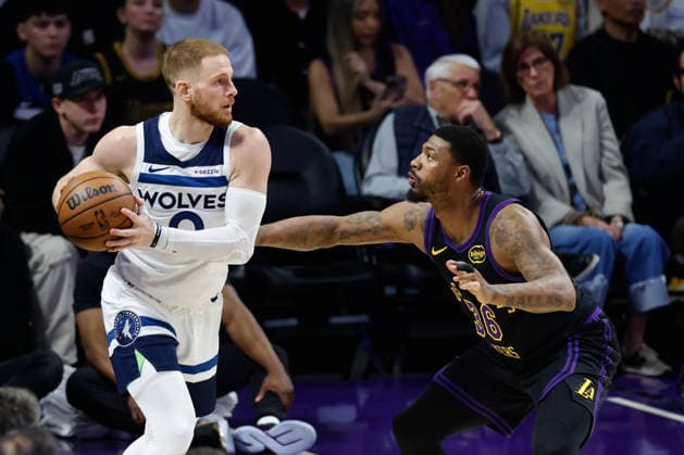 LOS ANGELES, CA - MARCH 10: Minnesota Timberwolves guard Donte DiVincenzo (0) looks to make a move in the corner during the Minnesota Timberwolves vs Los Angeles Lakers game on March 10, 2026, at Crypto.com Arena in Los Angeles, CA. (Photo by Jevone Moore Icon Sportswire) NBA, Basketball Herren, USA MAR 10 Minnesota Timberwolves at Los Angeles Lakers EDITORIAL USE ONLY Icon20260310008
