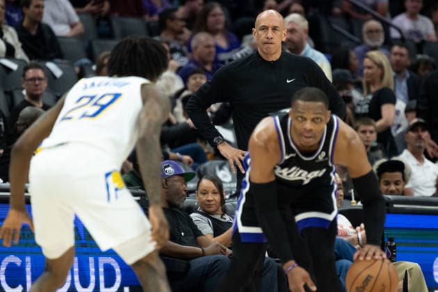 March 10, 2026, Sacramento, Ca, USA: Sacramento Kings head coach Doug Christie watches Sacramento Kings guard Russell Westbrook (18) on the court guarded by Indiana Pacers guard Quenton Jackson (29) during a game at the Golden 1 Center on Tuesday, March 10, 2026 in Sacramento. California News - March 10, 2026  - ZUMAj89_ 20260310_zaf_j89_021 Copyright: xPaulxKitagakixJr.x