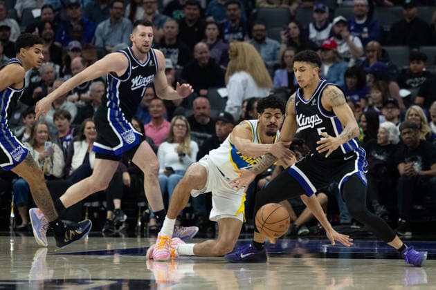 March 10, 2026, Sacramento, Ca, USA: Sacramento Kings guard Nique Clifford (5) takes the ball from Indiana Pacers guard Ben Sheppard (26) during a game at the Golden 1 Center on Tuesday, March 10, 2026 in Sacramento. Sacramento USA - ZUMAj89_ 20260310_zaf_j89_030 Copyright: xPaulxKitagakixJr.x