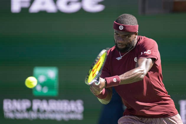 March 10, 2026, Indian Wells, California, USA: FRANCES TIAFOE of the United States hits a hits a backhand against Alexander Zverev of Germany during their round of 16 match at the BNP Paribas Open at Indian Wells Tennis Garden on March 10, 2026 in Indian Wells, CA. Indian Wells USA - ZUMAl140 20260310_aap_l140_042 Copyright: xShelleyxLiptonx