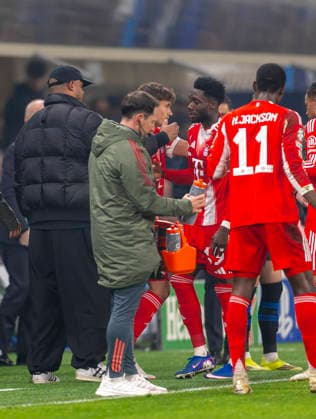 10 03 2026, Football UEFA Champions League 2025 2026 Round of 16, Atalanta Bergamo FC Bayern Munich, in the New Balance Arena Bergamo, Italy , Coach Vincent Kompany FC Bayern Munich replaces Alphonso Davies FC Bayern Munich who is injured