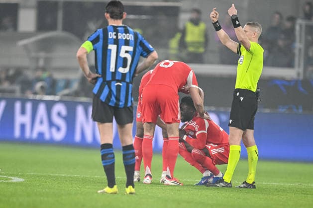 Alphonso Davies FC Bayern Munich injured during the UEFA Champions League 2025 26 Round of 16 First Leg match between Atalanta BC and FC Bayern Munich at Stadio di Bergamo on March 10, 2026 in Bergamo, Italy Photo by Harry Langer DeFodi Images