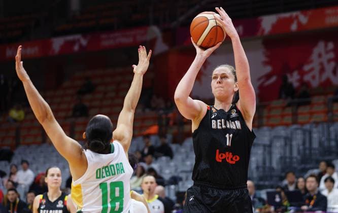 Brazil s Aline Moura and Belgium s Emma Meesseman fight for the ball during a basket game between Brazil and Belgium s national team, Nationalteam Belgian Cats, in Wuhan, China, on Wednesday 11 March 2026, the first day (of 5) of the qualifications phase for the World Cup Basket tournament. NIKOLAxKRSTIC  x167124058x