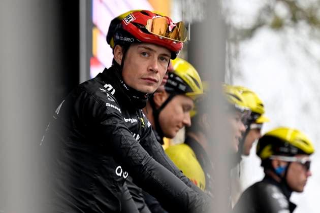 Paris Nice 2026 Stage 4 UCHON, FRANCE - MARCH 11 : Vingegaard Jonas (DEN) of Team Visma I Lease a Bike during stage 4 of the 84th edition of Paris - Nice an UCI World Tour 2.UWT cycling road race stage for Men Elite of 195 km with start in Bourges and finish in Uchon on March 11, 2026 in Uchon, France, 11 03 2026 ( Motordriver Guy De Vuyst - Uchon France  Copyright: xNicoxVereeckenx