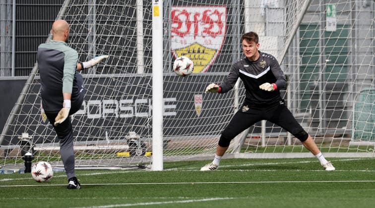 1103 2026, Germany, Stuttgart, Football VfB Stuttgart training, from left goalkeeping coach Steffen Krebs, Alexander Nübel In accordance with the regulations of the DFL German Football League, it is prohibited to use or have used photographs taken in the stadium and or of the match in the form of sequential images and or video-like photo series