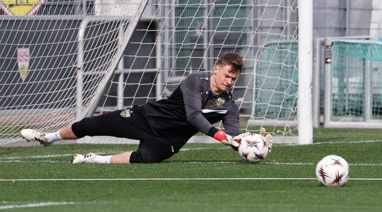 1103 2026, Germany, Stuttgart, Football VfB Stuttgart Training, Alexander Nübel In accordance with the regulations of the DFL German Football League, it is prohibited to exploit or have exploited photographs taken in the stadium and or of the match in the form of sequential images and or video-like photo series