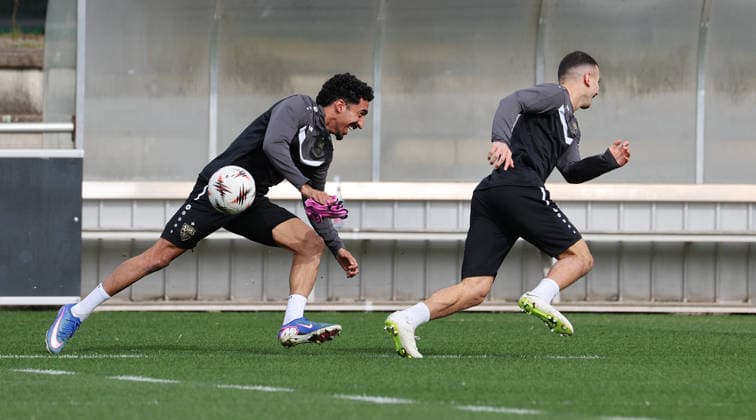 1103 2026, Germany, Stuttgart, Football VfB Stuttgart Training, f l Tiago Tomas, Badredine Bouanani VfB In accordance with the regulations of the DFL German Football League, it is prohibited to exploit or have exploited photographs taken in the stadium and or of the match in the form of sequential images and or video-like photo series