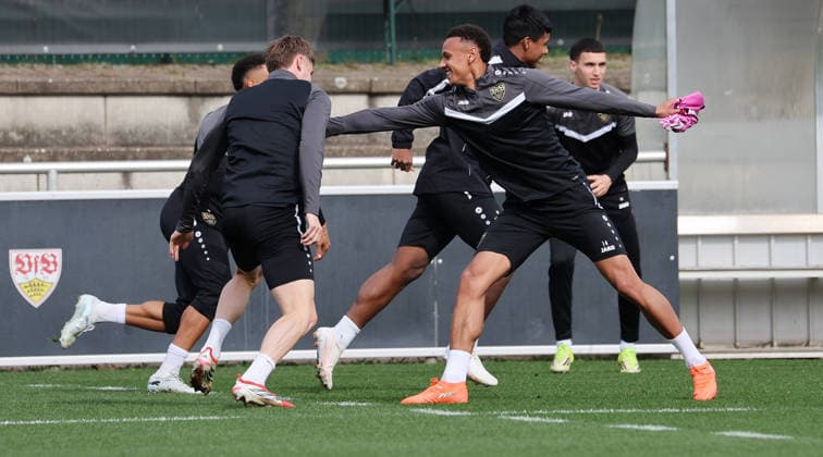 1103 2026, Germany, Stuttgart, Football VfB Stuttgart training, from left Ramon Hendriks and Luca Jaquez VfB catching In accordance with the regulations of the DFL German Football League, it is prohibited to exploit or have exploited photographs taken in the stadium and or of the match in the form of sequential images and or video-like photo series