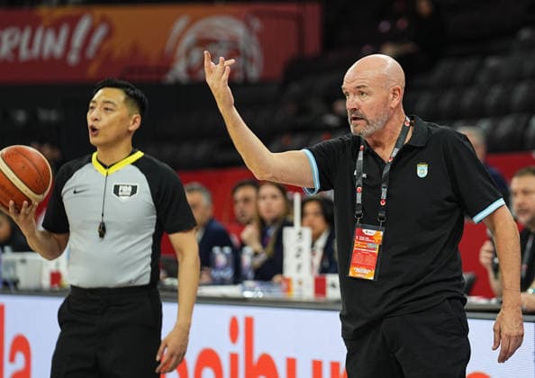 Argentina v Australia - FIBA Women s Basketball World Cup 2026 Qualifying Tournaments ISTANBUL, TURKIYE - MARCH 11: Argentina head coach Gregorio Martinez gives instructions to his players during the FIBA Women s Basketball World Cup 2026 Qualifying Tournaments match between Argentina and Australia at Turkcell Basketball Development Center in Istanbul, Turkiye, on March 11, 2026. Esra Bilgin Anadolu Istanbul Turkey. Editorial use only. Please get in touch for any other usage.  Copyright: x2026xAnadoluxEsraxBilginx