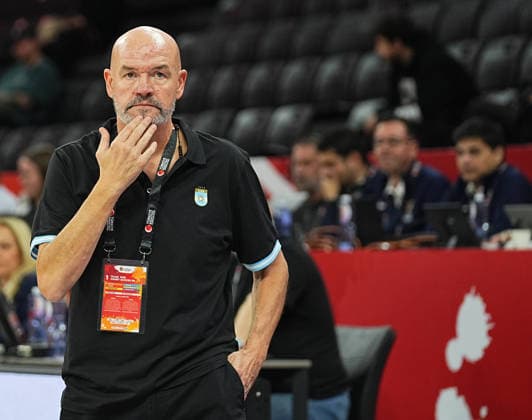Argentina v Australia - FIBA Women s Basketball World Cup 2026 Qualifying Tournaments ISTANBUL, TURKIYE - MARCH 11: Argentina head coach Gregorio Martinez gives instructions to his players during the FIBA Women s Basketball World Cup 2026 Qualifying Tournaments match between Argentina and Australia at Turkcell Basketball Development Center in Istanbul, Turkiye, on March 11, 2026. Esra Bilgin Anadolu Istanbul Turkey. Editorial use only. Please get in touch for any other usage.  Copyright: x2026xAnadoluxEsraxBilginx