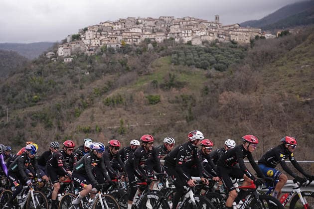 The pack rides during the 221-kilometer Stage 3 of the Tirreno-Adriatico cycling race from Cortona to Magliano de™ Marsi - Italy - Wednesday, March 11, 2026. - cycling .  Copyright: xMarcoxAlpozzi LaPressex