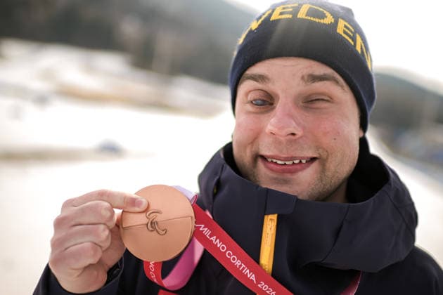 260311 Zebastian Modin of Sweden poses with his Paralympic bronze medal after the men™s 10km interval start vision impaired para cross-country skiing during day 5 of the Milano Cortina 2026 Winter Paralympic Games on March 11, 2026 in Val di Fiemme. Photo: Maxim ThorÃ BILDBYRAN kod MT MT1018 skidor cross-country skiing langrenn paralympic games paralympics paralympiska spel paralympiske leker vinter-paralympics winter paralympics milano cortina 2026 milano cortina 2026 winter paralympic games 5 bbeng jubel sverige *** 260311 Zebastian Modin of Sweden poses with his Paralympic bronze medal after the men™s 10km interval start vision impaired para cross country skiing during day 5 of the Milano Cortina 2026 Winter Paralympic Games on March 11, 2026 in Val di Fiemme Photo Maxim ThorÃ BILDBYRAN code MT MT1018 skidor cross country skiing langrenn paralympic games paralympiska spel paralympiske leker vinter paralympics winter paralympics milano cortina 2026 milano cortina 2026 winter paralympic games 5 bbeng jubel sverige  Copyright: MAXIMxTHORE BB260311MT107
