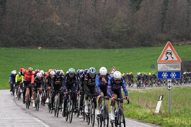 The pack rides during the 221-kilometer Stage 3 of the Tirreno-Adriatico cycling race from Cortona to Magliano de™ Marsi - Italy - Wednesday, March 11, 2026. - cycling .  Copyright: xMarcoxAlpozzi LaPressex