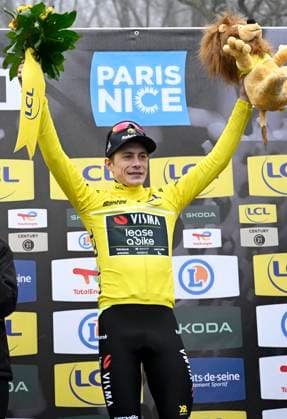 Paris Nice 2026 Stage 4 UCHON, FRANCE - MARCH 11 : Vingegaard Jonas (DEN) of Team Visma I Lease a Bike pictured with the yellow jersey during the podium ceremony of stage 4 of the 84th edition of Paris - Nice an UCI World Tour 2.UWT cycling road race stage for Men Elite of 195 km with start in Bourges and finish in Uchon on March 11, 2026 in Uchon, France, 11 03 2026 ( Motordriver Guy De Vuyst - Uchon France  Copyright: xNicoxVereeckenx