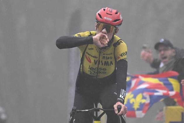 Paris Nice 2026 Stage 4 UCHON, FRANCE - MARCH 11 : Vingegaard Jonas (DEN) of Team Visma I Lease a Bike wins during stage 4 of the 84th edition of Paris - Nice an UCI World Tour 2.UWT cycling road race stage for Men Elite of 195 km with start in Bourges and finish in Uchon on March 11, 2026 in Uchon, France, 11 03 2026 ( Motordriver Guy De Vuyst - Uchon France  Copyright: xNicoxVereeckenx