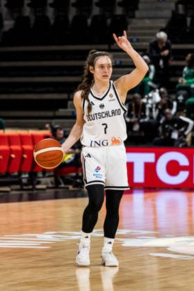 LYON-VILLEURBANNE, FRANCE - MARCH 11: Jennifer Crowder (Germany, 7) controls the ball during the FIBA Women™s World Cup Qualifying Tournament match between Germany vs. Republic of Korea at Astroballe on matchday 1 of the FIBA Women™s World Cup Qualifying Tournament on March 11, 2026 in Lyon-Villeurbanne, France. France Copyright: xSteffiexWunderlx