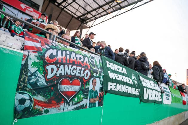 2026 03 11, Football, DFB Cup Women, SGS Essen SV Werder Bremen, Quarterfinals, Stadion an der Hafenstraße, Women, Season 2025 2026 fans in the stands Feature DFB regulations prohibit any use of photographs as image sequences and or quasi video Nordrhein Westfalen Germany