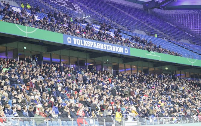 Spectator Football, Season 2025 2026, Women, DFB Cup, Quarterfinals, Volksparkstadion Hamburg, Hamburger SV vs FC Bayern Muenchen DFL REGULATIONS PROHIBIT ANY USE OF PHOTOGRAPHS AS IMAGE SEQUENCES AND OR QUASI VIDEO