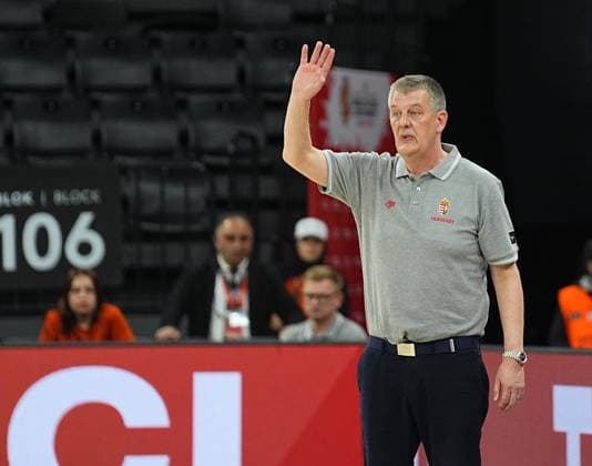 Japan V Hungary - FIBA Women s World Cup Qualifiers ISTANBUL, TURKIYE – MARCH 11: Hungary s head coach Peter Volgyi gives tactics to his players during the FIBA Women s Basketball World Cup Qualifiers Group C match between Japan and Hungary at the Turkcell Basketball Development Center in Istanbul, Turkiye, on March 11, 2026. Esra Bilgin Anadolu Istanbul Turkey. Editorial use only. Please get in touch for any other usage.  Copyright: x2026xAnadoluxEsraxBilginx