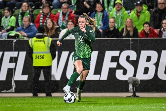 Soccer I Women I Season 2025 2026 I DFB Cup I VfL Wolfsburg Eintracht Frankfurt I 11 03 2026 Vivien Endemann 25, VfL Wolfsburg dribbles with the ball Crop, close-up, portrait, portrait, single photo, single image, body Wolfsburg AOK Stadium Lower Saxony Germany Copyright: xLobeca InesxHähnelx