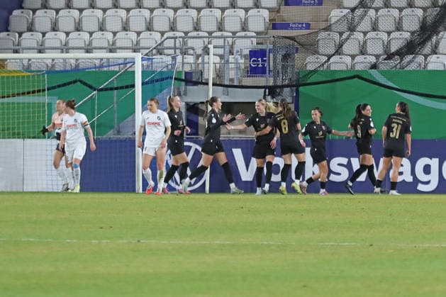 DFB Pokal Frauen FC Carl Zeiss Jena SC Sand 1946 11 03 26 Goal Jena team cheers after scoring to lead 1 0 Soccer, DFB Pokal Frauen, Viertelfinale FC Carl Zeiss Jena vs SC Sand 1946 am 11 03 26 im Ernst Abbe Sportfeld ad hoc arena, Jena DFL REGULATIONS PROHIBIT ANY USE OF PHOTOGRAPHS AS IMAGE SEQUENCES AND OR QUASI VIDEO Copyright: xBEAUTIFULxSPORTS JanxKaeferx