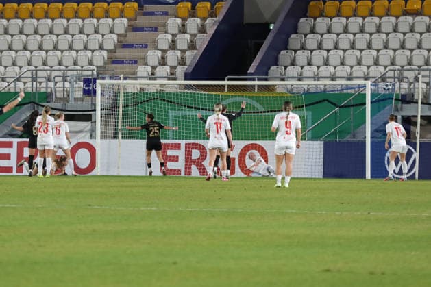 DFB Pokal Frauen FC Carl Zeiss Jena SC Sand 1946 11 03 26 The goal to 1 0 for Jena The ball is in the corner Football, DFB Pokal Frauen, Viertelfinale FC Carl Zeiss Jena vs SC Sand 1946 am 11 03 26 im Ernst Abbe Sportfeld ad hoc arena, Jena DFL REGULATIONS PROHIBIT ANY USE OF PHOTOGRAPHS AS IMAGE SEQUENCES AND OR QUASI VIDEO Copyright: xBEAUTIFULxSPORTS JanxKaeferx
