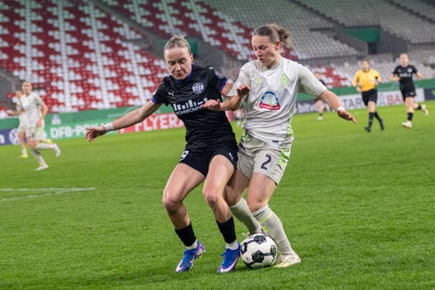 Duel between Beke Sterner SGS Essen, 19 and Chiara D Angelo SV Werder Bremen, 02 SGS Essen vs SV Werder Bremen, Football, DFB Pokal Women, Quarterfinals, Season 2025 2026, 11 03 2026 DFL DFB Regulations prohibit any use of Photographs as image sequences and or Quasivideo SGS Essen vs SV Werder Bremen, Football, DFB Pokal Women, Quarterfinals, Season 2025 2026, 11 03 2026 Essen Copyright: xEibner-Pressefoto ThomasxHaeslerx EP_THR