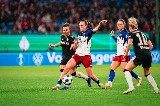 DFB Pokal Women Hamburger SV vs FC Bayern München,11 03 2026 Victoria Schulz Hamburger SV, 19 vs Arianna Caruso FC Bayern München, 27 Soccer, DFB Pokal Women, Quarterfinal Hamburger SV vs FC Bayern München on 11 03 2026 at Volksparkstadion, Hamburg DFB REGULATIONS PROHIBIT ANY USE OF PHOTOGRAPHS AS IMAGE SEQUENCES AND OR QUASI VIDEO Copyright: xBEAUTIFULxSPORTS Tonhäuserx