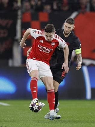 LEVERKUSEN (l-r) Viktor Gyokeres of Arsenal FC, Robert Andrich of Bayer 04 Leverkusen during the UEFA Champions League match between Bayer 04 Leverkusen v Arsenal at the BayArena on March 11, 2026 in Leverkusen, Germany. BART STOUTJESDIJK ANP FOC 2026 2027 xVIxANPxSportx xBartxStoutjesdijkxIVx 553057457 originalFilename: 553057457.jpg
