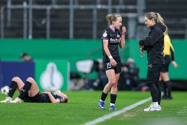 2026 03 11, Football, DFB Cup Women, SGS Essen SV Werder Bremen, Quarterfinals, Stadion an der Hafenstraße, Women, Season 2025 2026 Beke Sterner SGS Essen 19 gesticulating on the pitch DFB regulations prohibit any use of photographs as image sequences and or quasi video North Rhine-Westphalia Germany